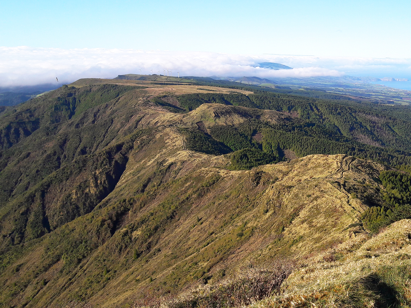 Hřeben nejvyšší hory Pico da Vara na ostrově São Miguel