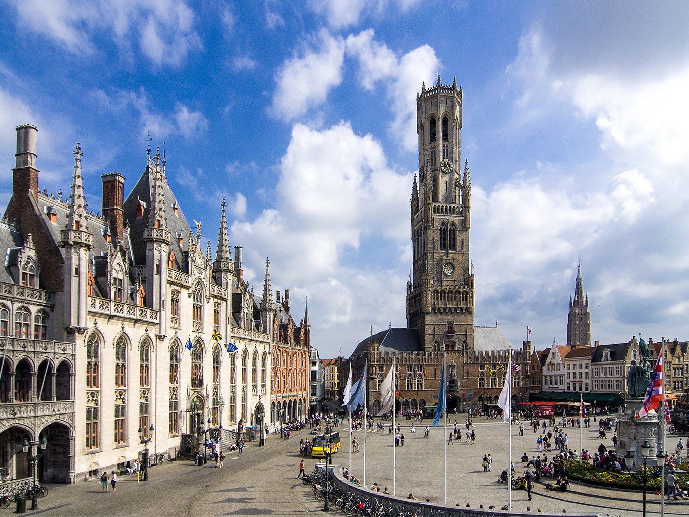 Dominantou Brugg je zvonice Belfort na náměstí Grote Markt