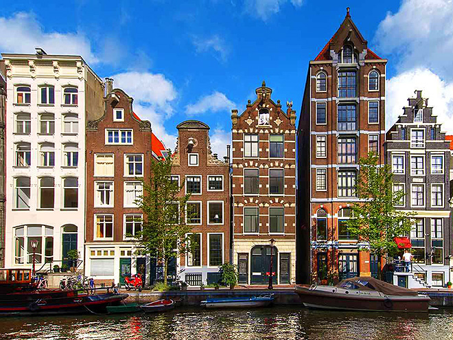 Typicky holandská architektura v Amsterdamu