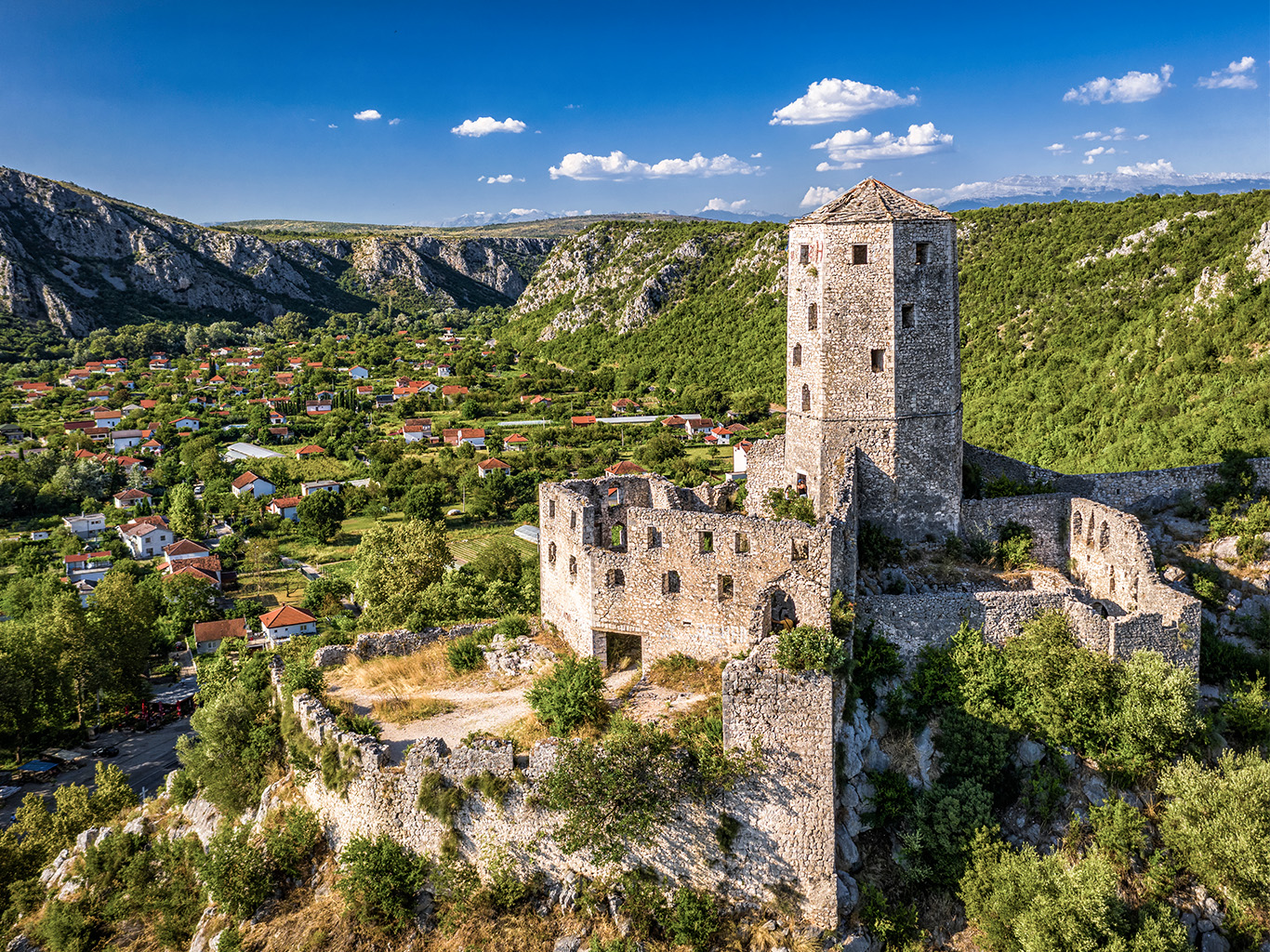 Zřícenina hradu ve městě Počitelj
