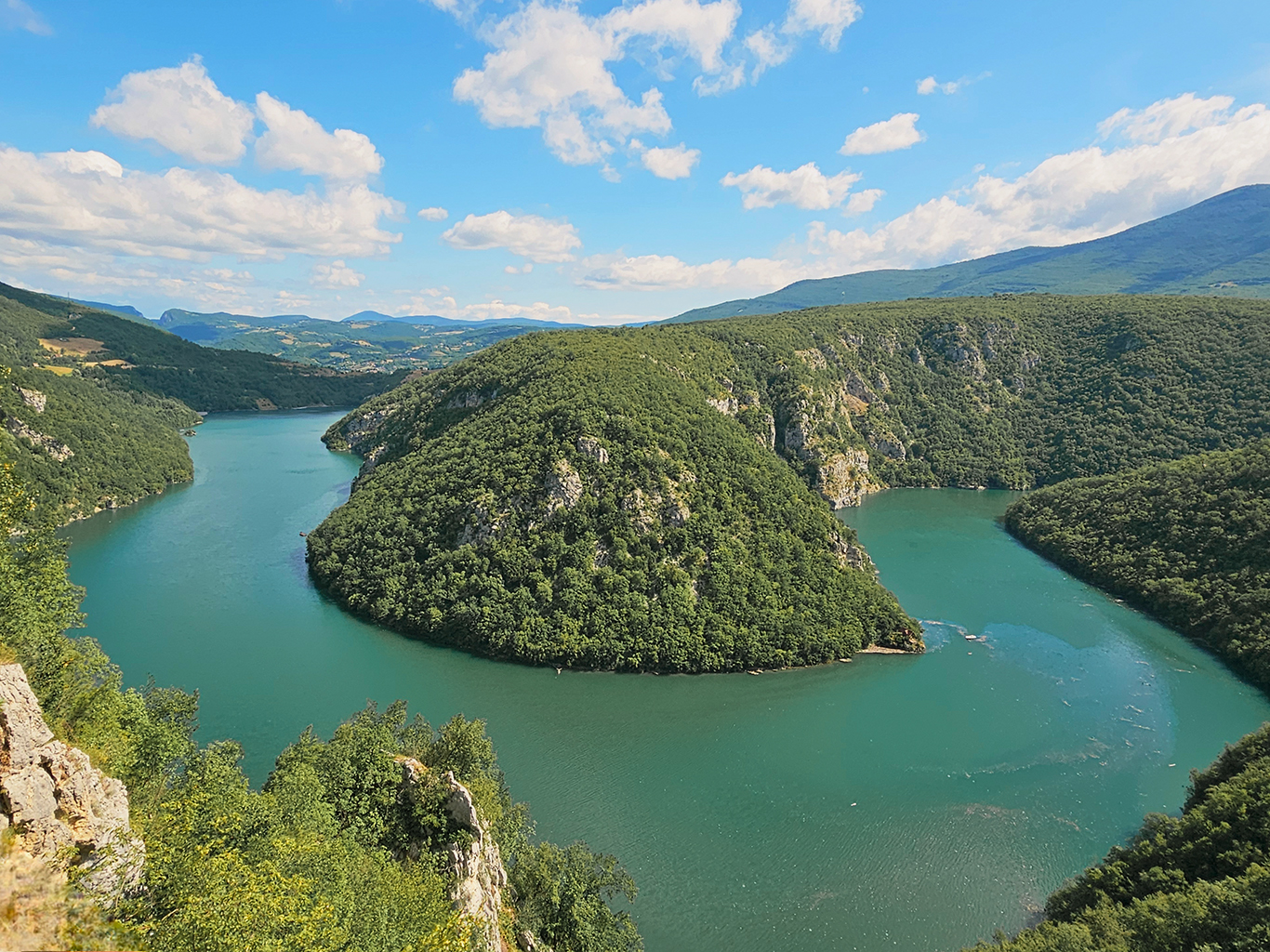 Řeka Vrbas tvoří na svém dolním toku velké meandry
