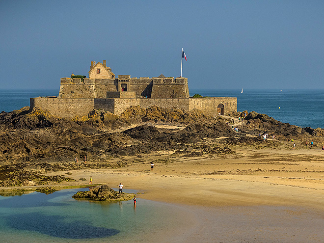 Fort National na ostrůvku u Saint Malo