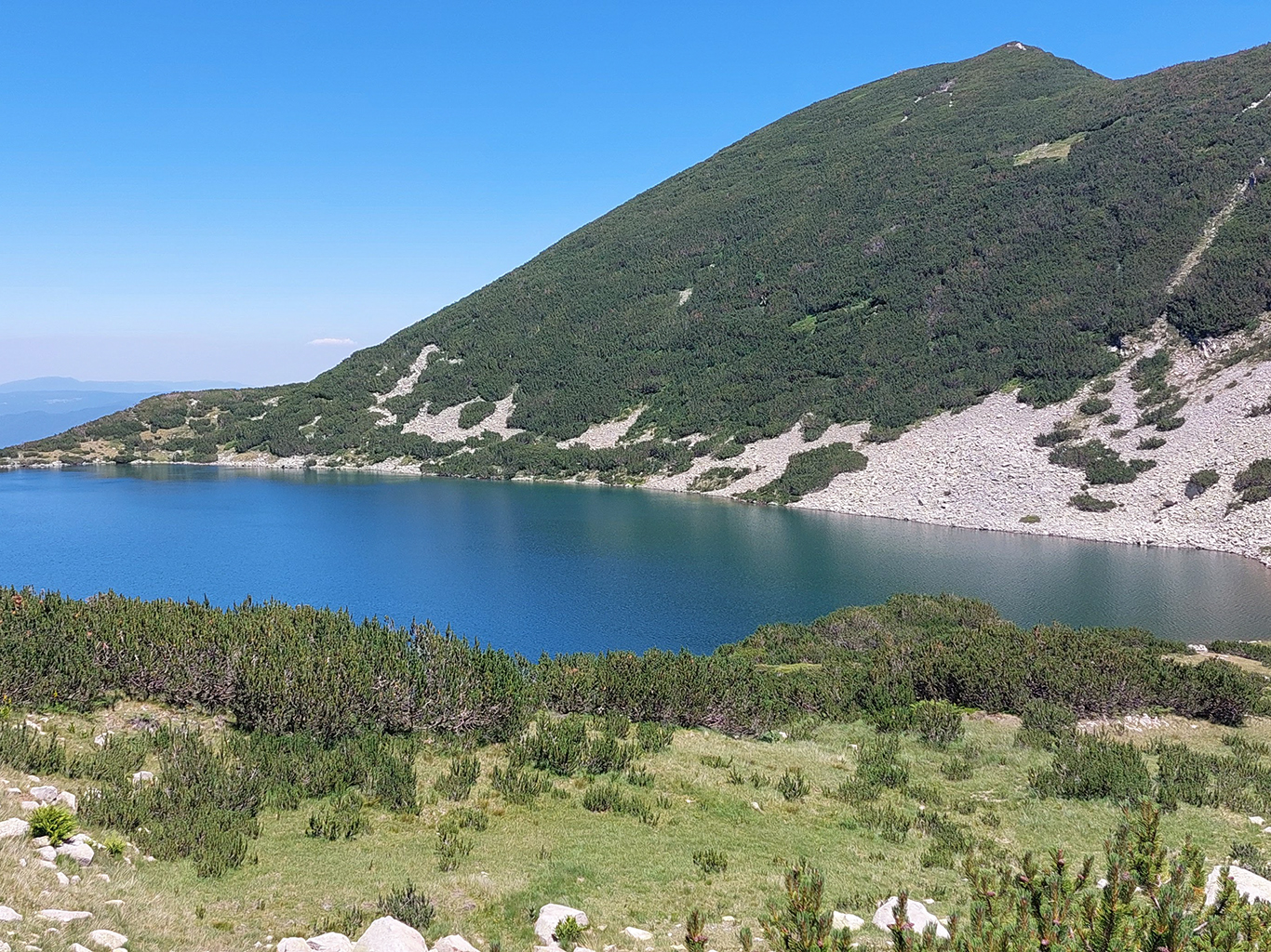 Ledovcové Popovo jezero je nejhlubším jezerem v NP Pirin