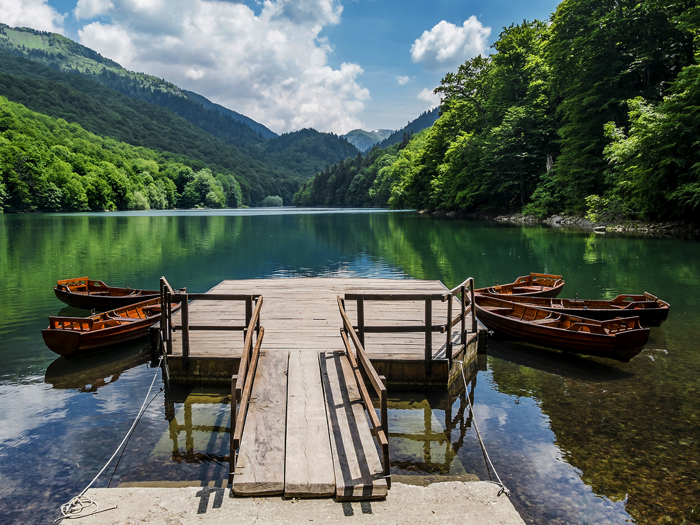 Ledovcové jezero v národním parku Biogradska Gora