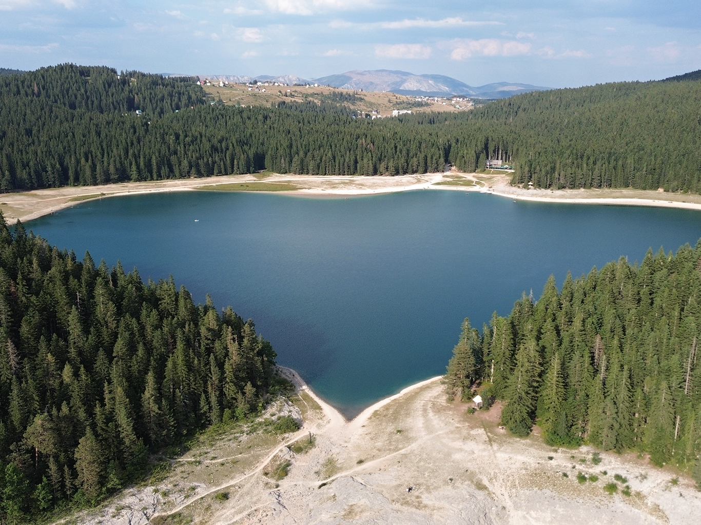 Ledovcové Černé jezero patří k nejkrásnějším jezerům v Černé hoře