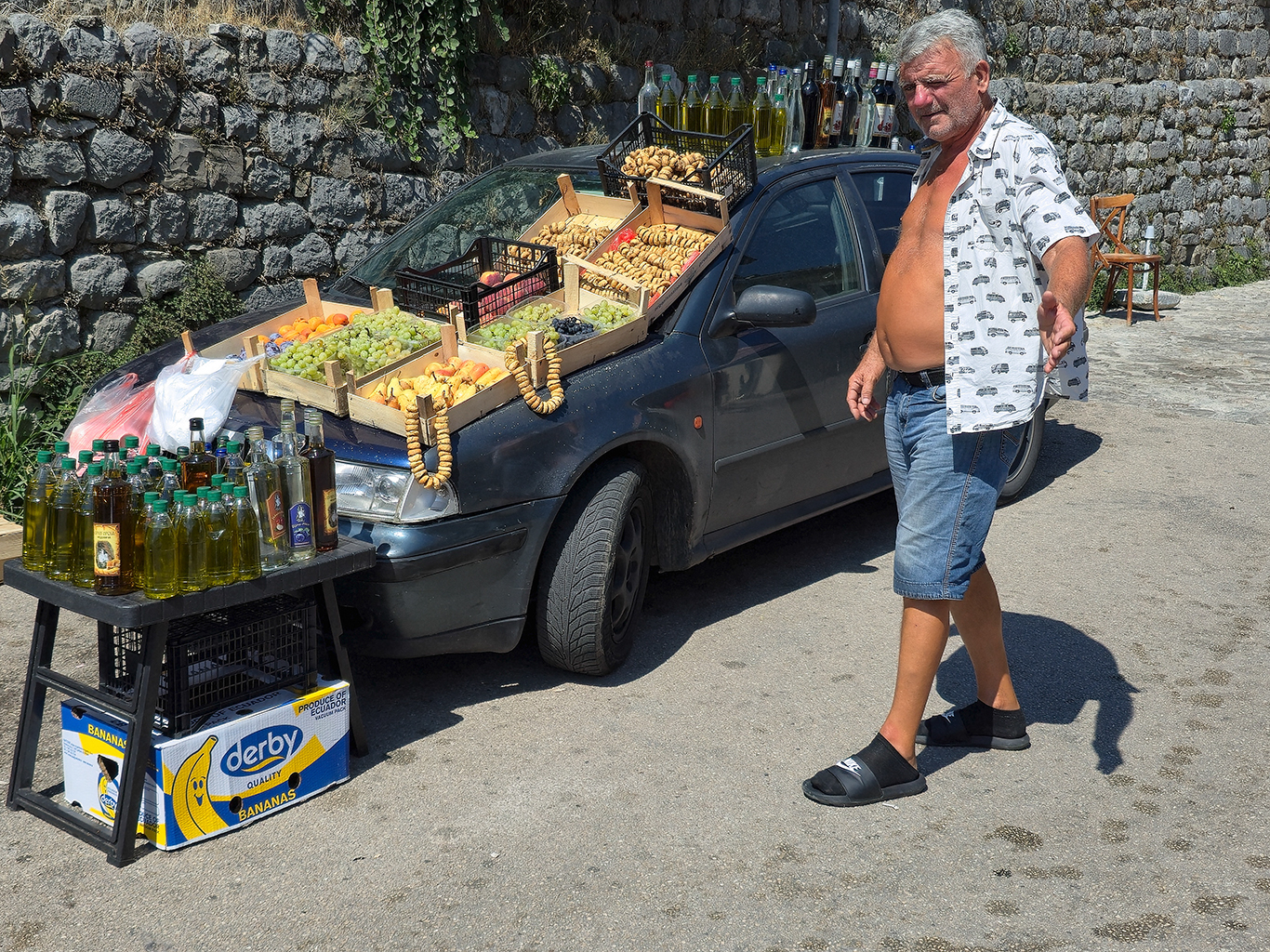 Na Balkáně můžete koupit místní produkty i z kapoty auta