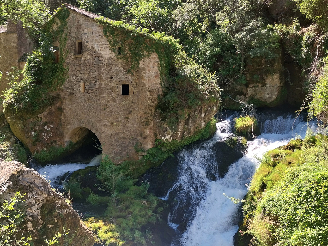 Bývalý mlýn Moulin de la Foux leží na krásných vodopádech řeky Vis