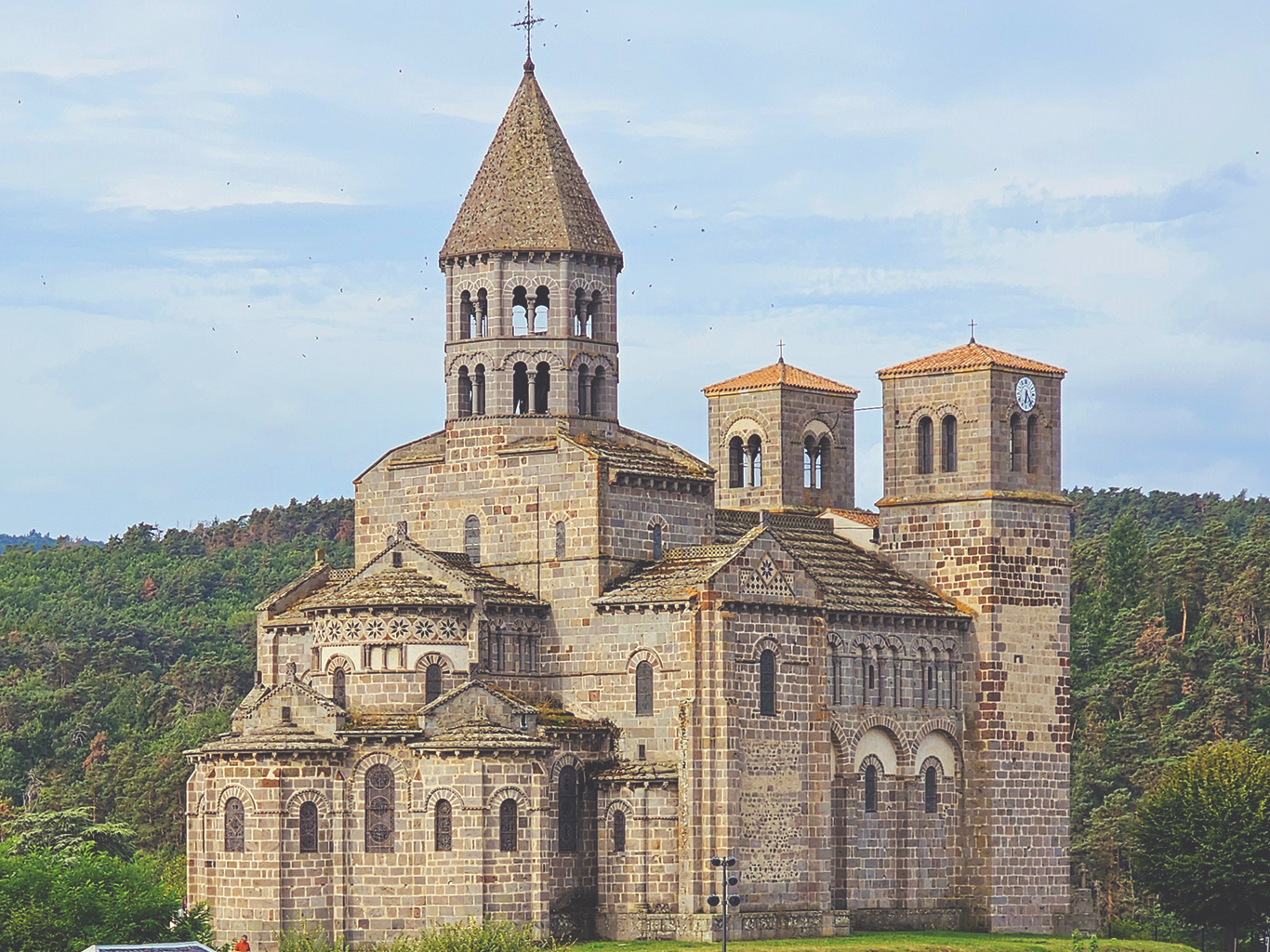 Románský kostel v Saint-Nectaire pochází ze 12. století