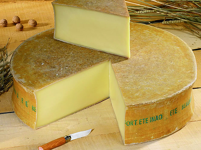 Beaufort – tvrdý sýr ze Savojska ve francouzských Alpách