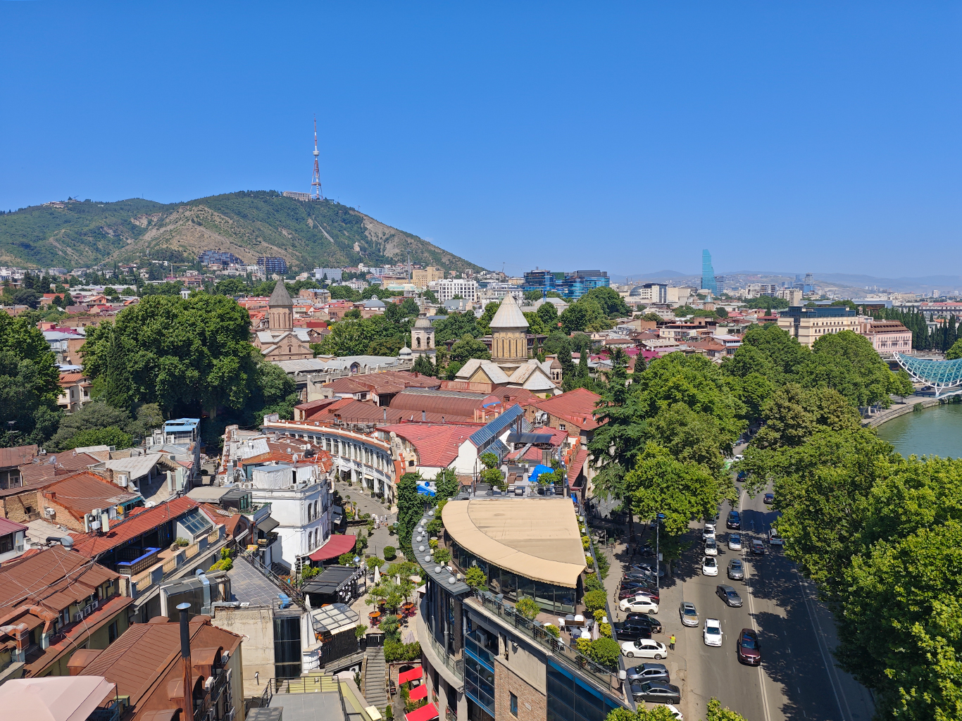 Pohled na historické centrum Tbilisi, hlavní město Gruzie