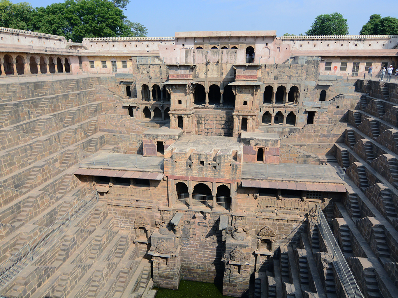 Stupňovitá studna Chand Baori je údajně nejhlubší na světě