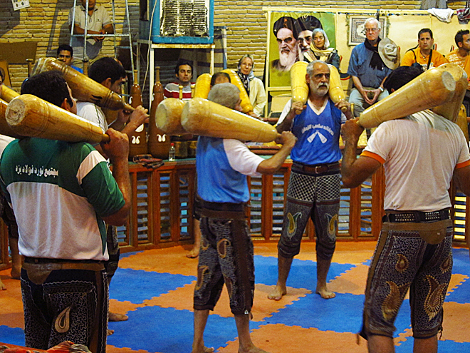 Představení tradičního íránského sportu zorcháne