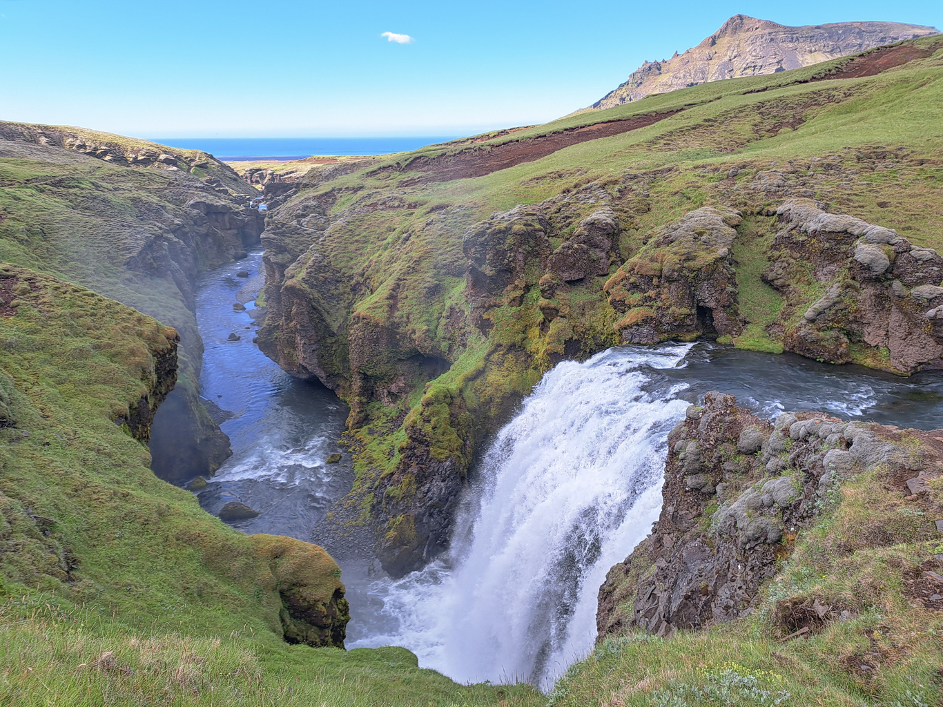 Majestátní vodopád Fremri-Fellsfoss leží na řece Skóga