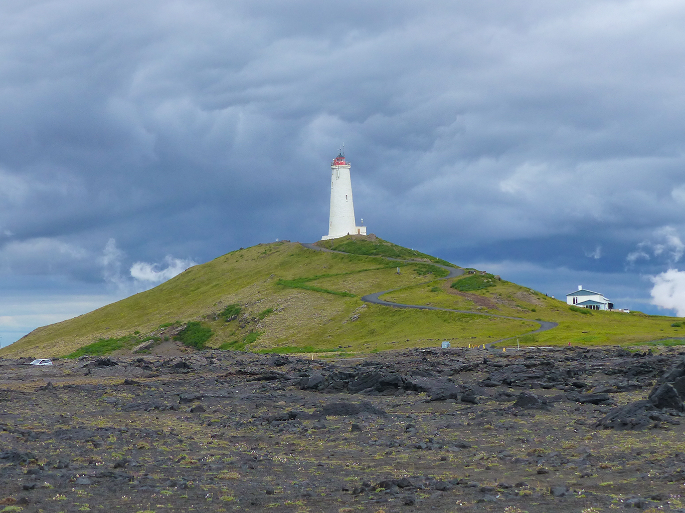 Lávové pole a nejstarší islandský maják Reykjanesviti