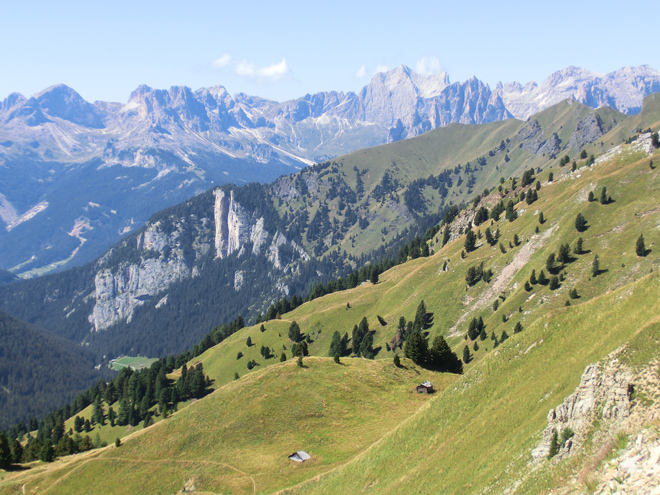 Pohled do údolí Val Contrin ze sedla Passo San Nicolo