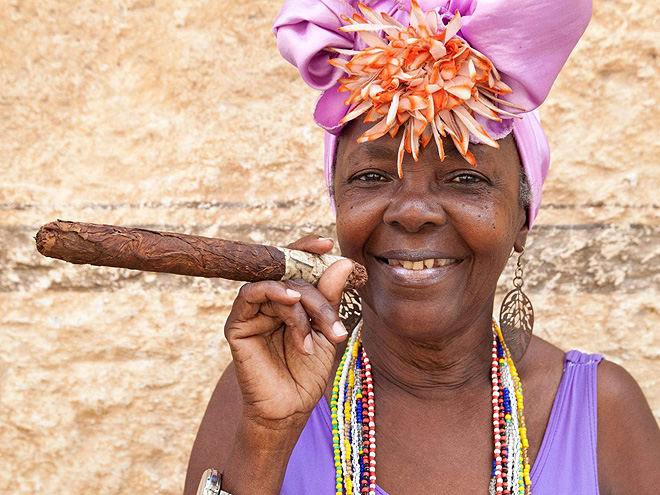 Kubánci... to je srdečný úsměv, pestrobarevné oblečení a doutník