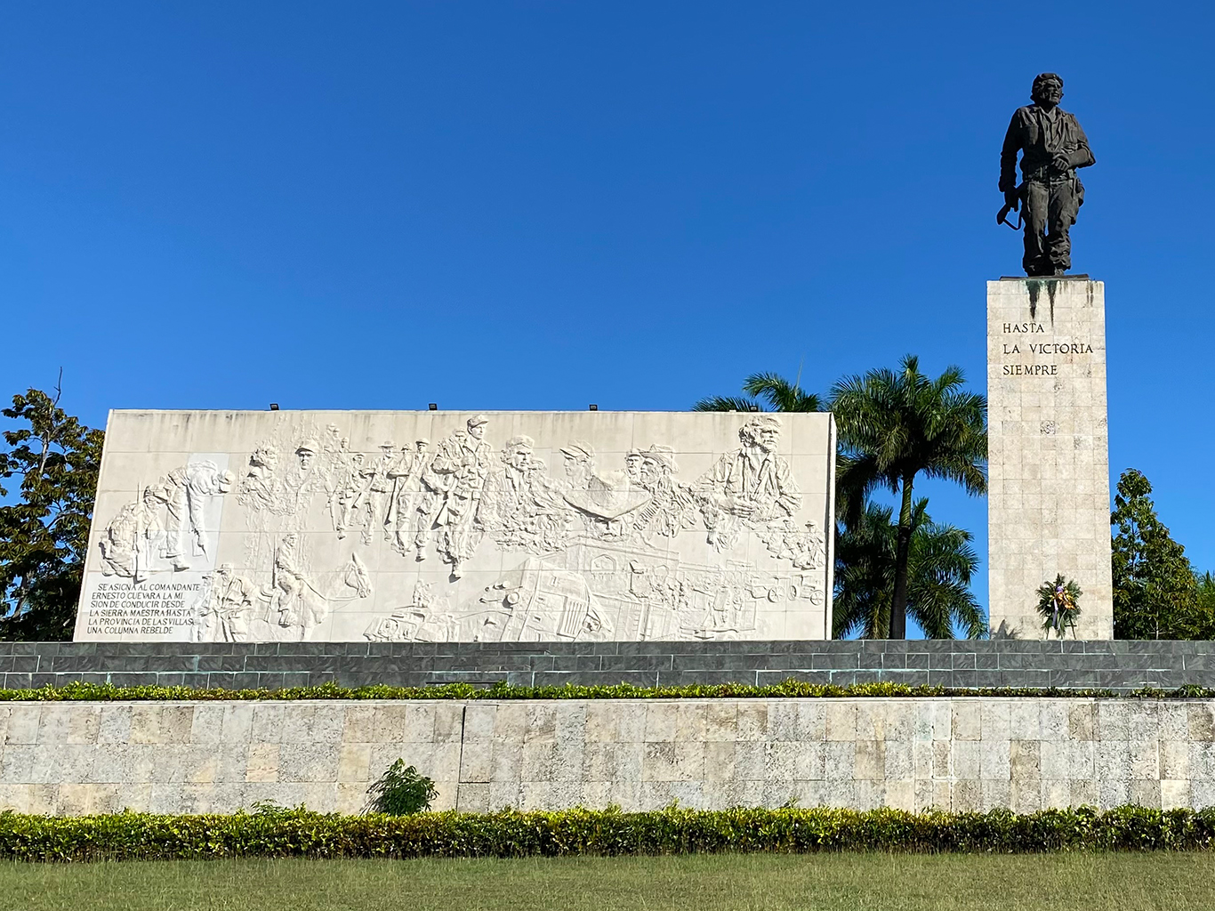 Obrovský památník s mauzoleem Ernesta Che Guevarry v Santa Claře