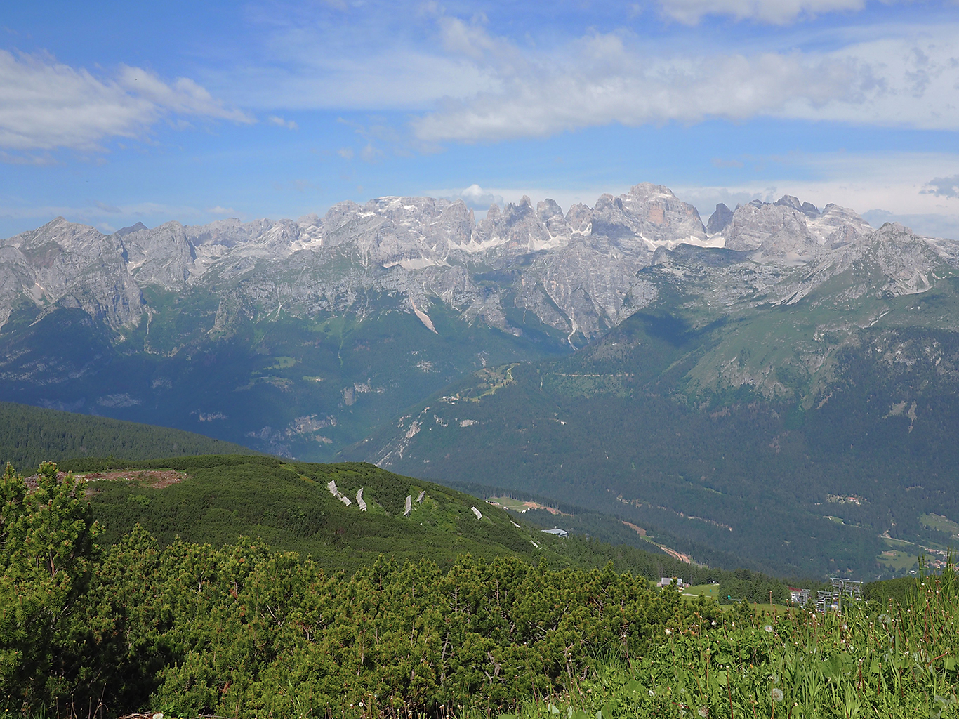 Výhledy na pohoří Brenta z chaty La Roda