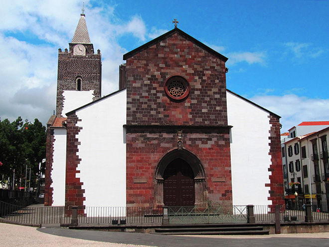 Katedrála ve Funchalu je vystavěna v manuelském stylu