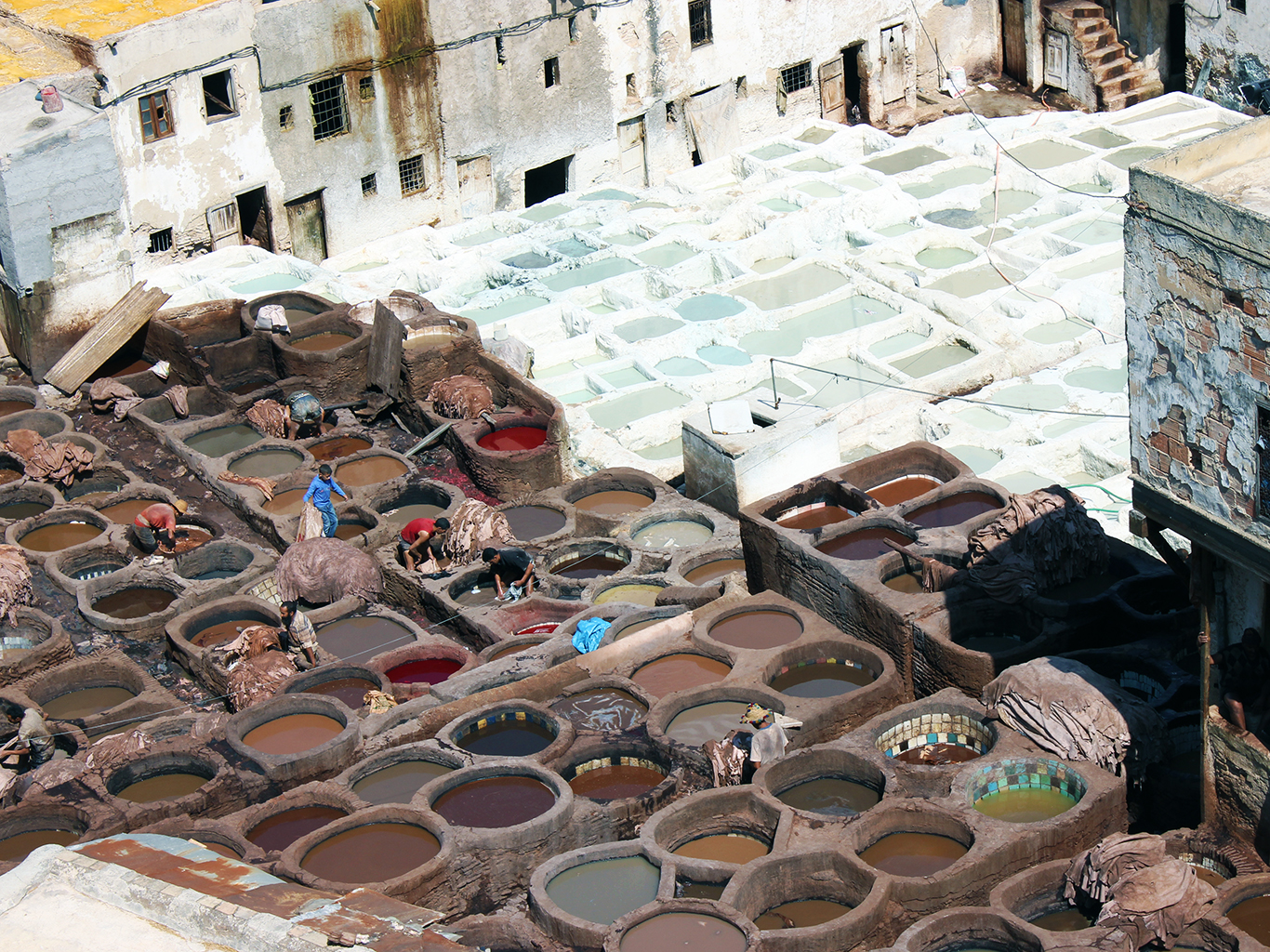 Tradiční ruční barvírna a koželužna v Marrákeši