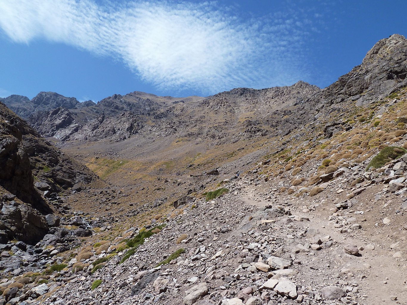 Úsek prvního dne výstupu z vesnice Imlil na chatu Neltner (3 207 m)