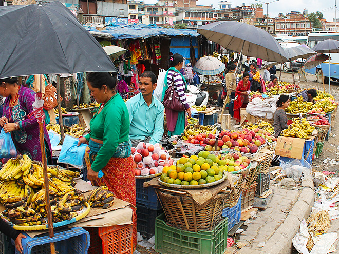 Nepálská tržnice s ovocem