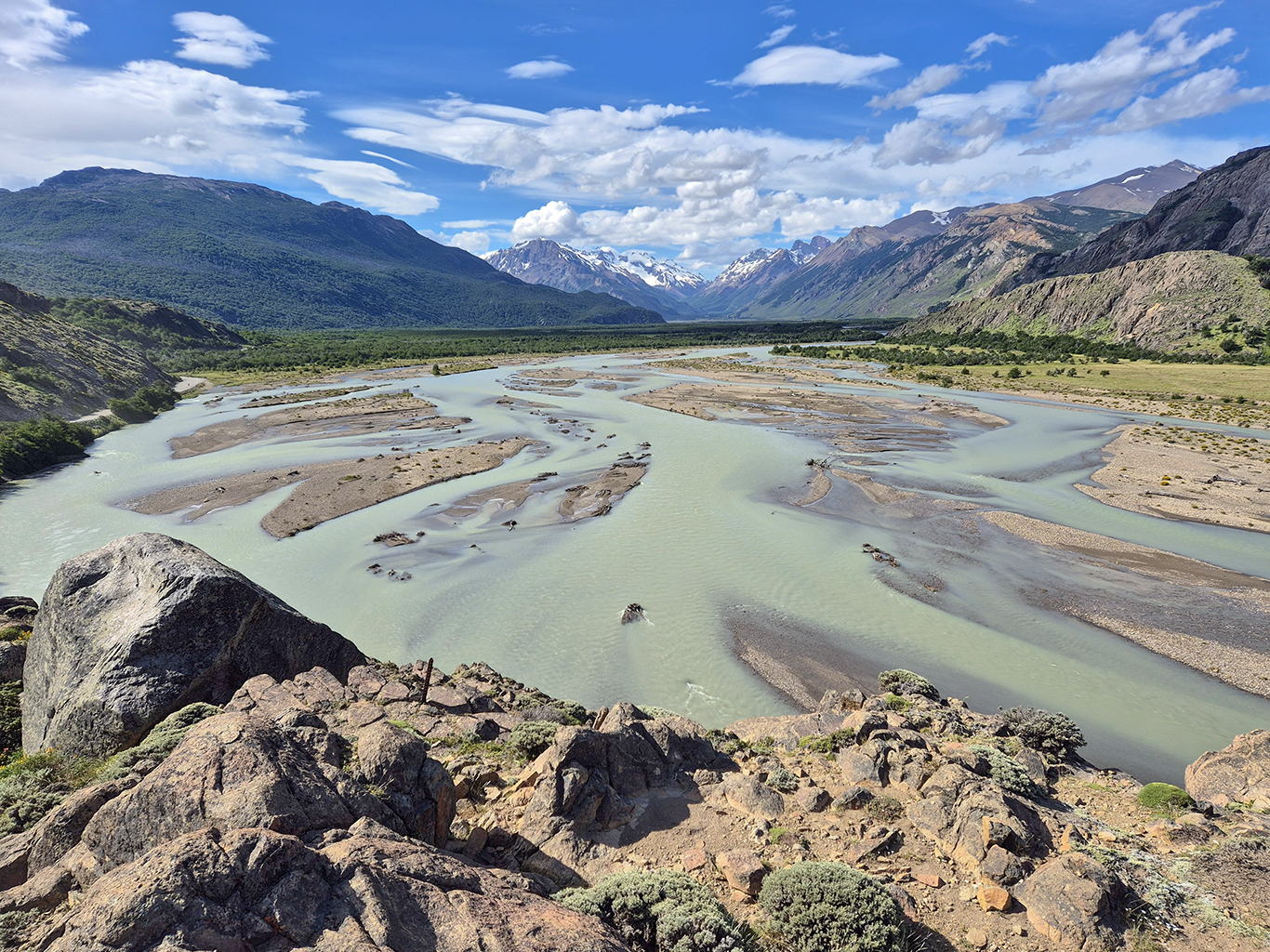 Argentinský NP Los Glaciares je plný řek a potoků