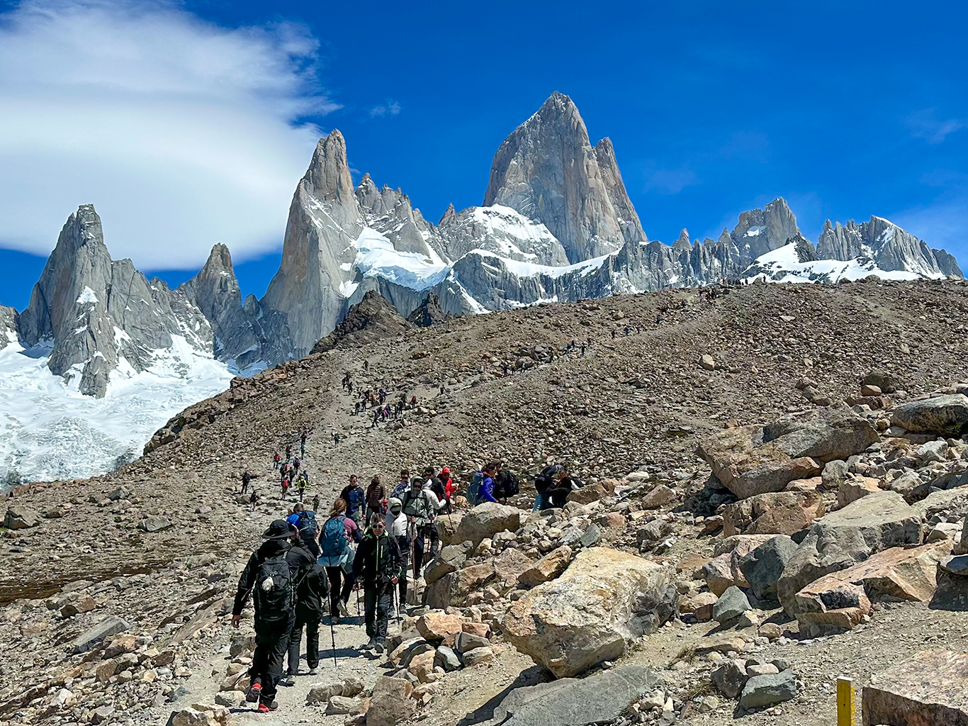 Stezka k jezeru Laguna de los Tres s výhledem na ikonickou horu Fitz Roy