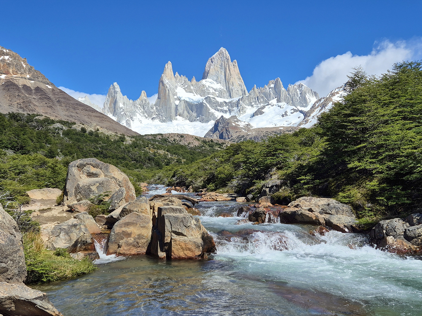 Majestátní Monte Fitz Roy může být pod sněhem i v létě