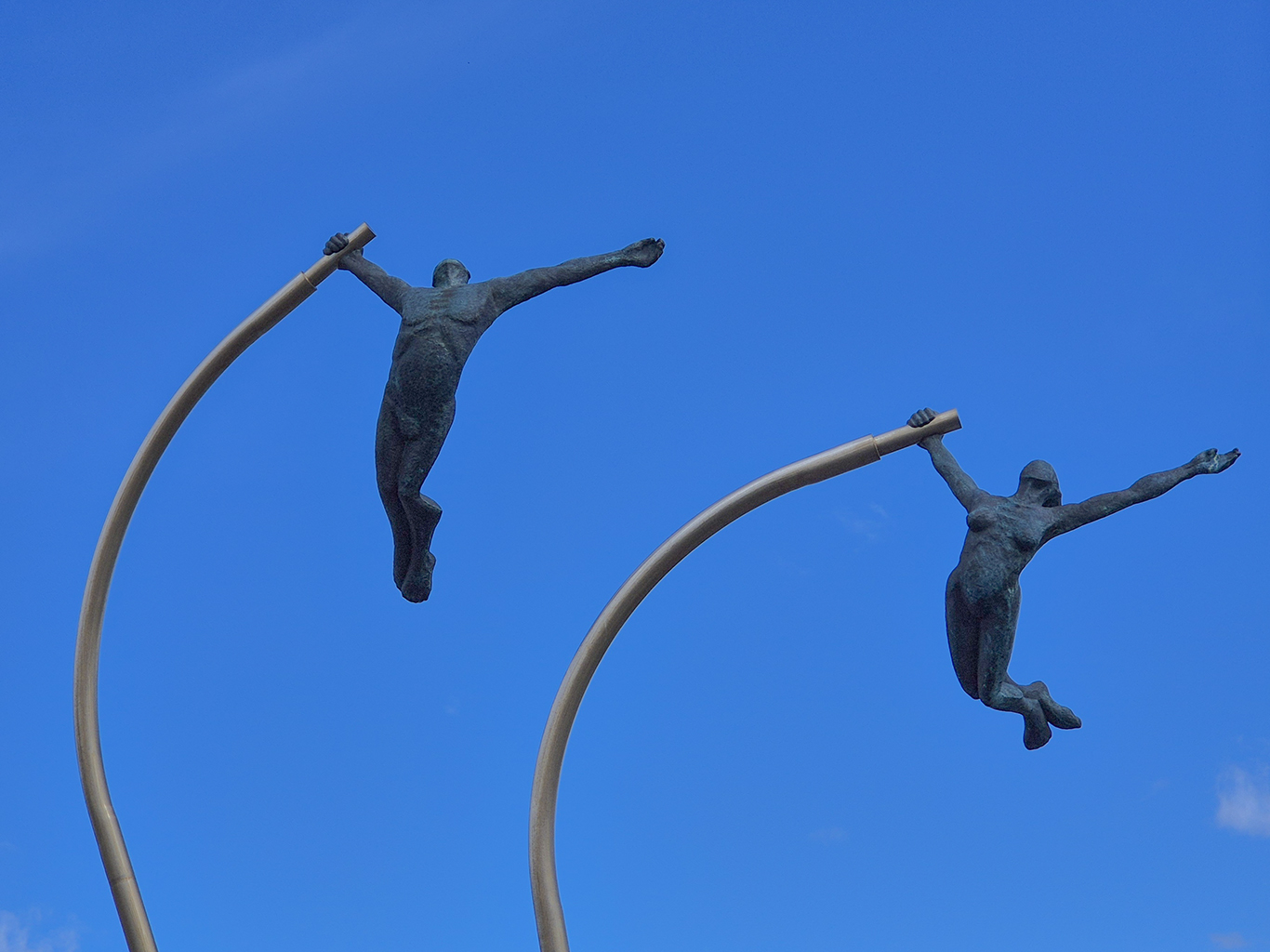 Ikonická bronzová socha Amores de Viento v chilském Puerto Natales