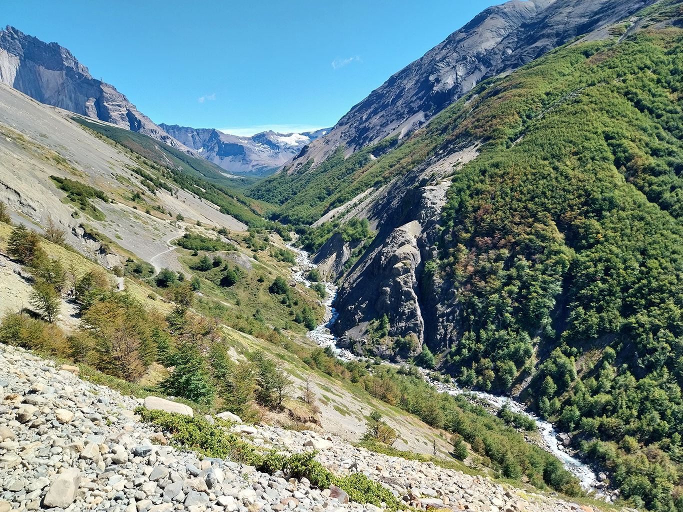 Pohled do údolí řeky Ascensio