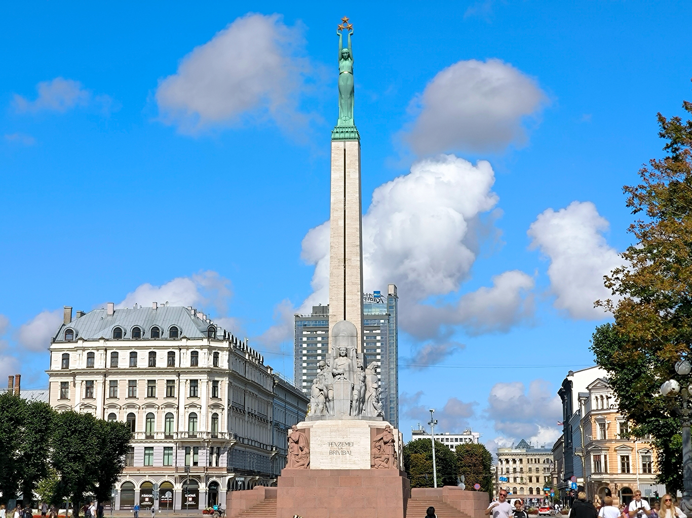 Pomník svobody v Rize je považován za jeden ze symbolů lotyšské státnosti