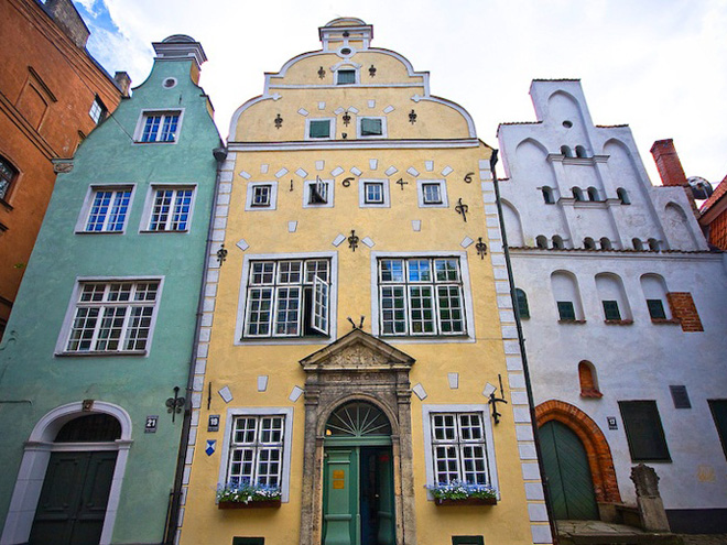 Tři bratři neboli tři domy různých architektonických stylů v centru Rigy