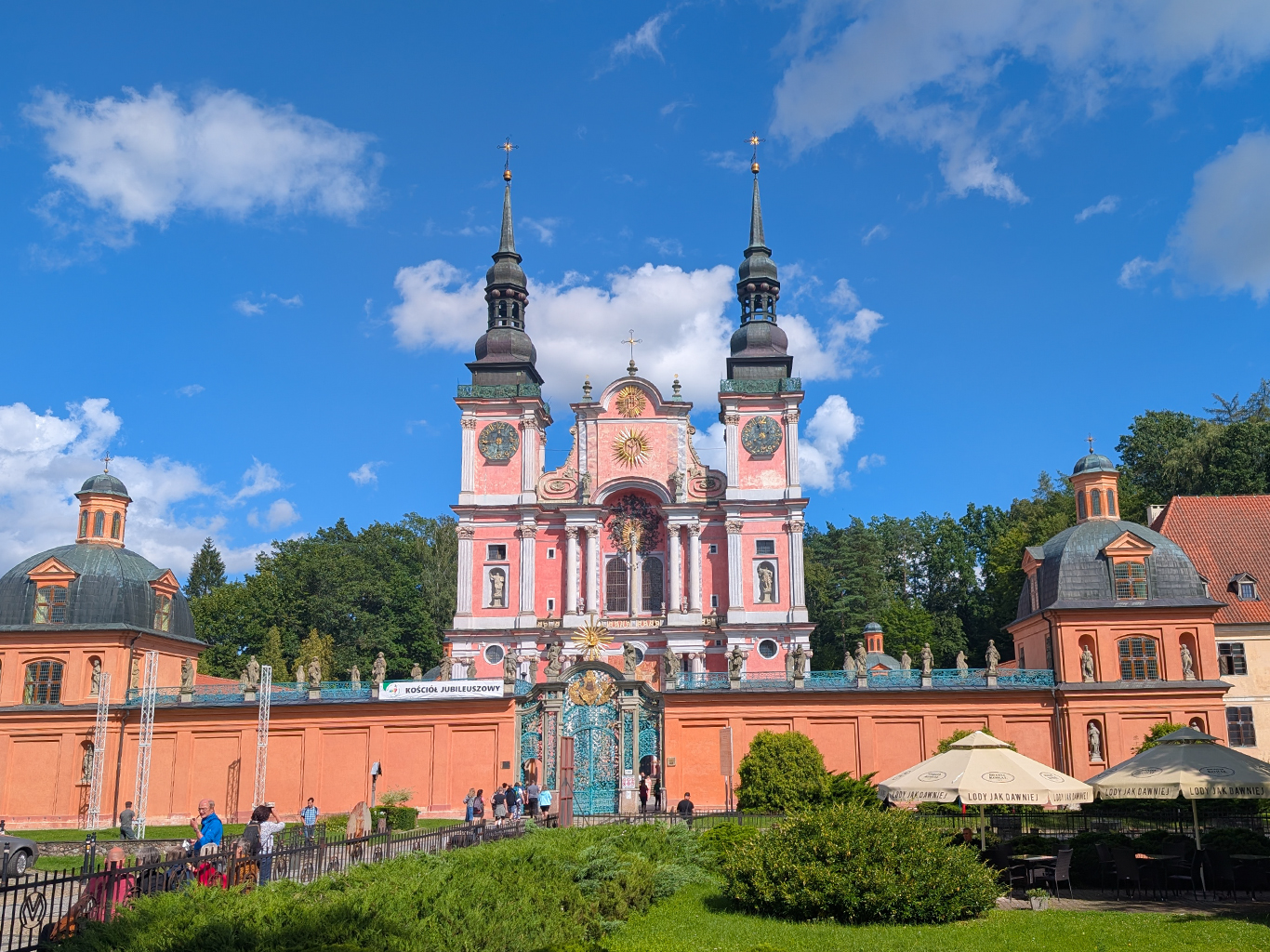 Barokní klášterní komplex Święta Lipka patří mezi významná poutní místa
