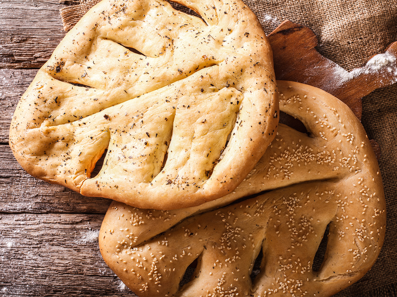 Fougasse je typ chleba tradičně spojovaný s Provence