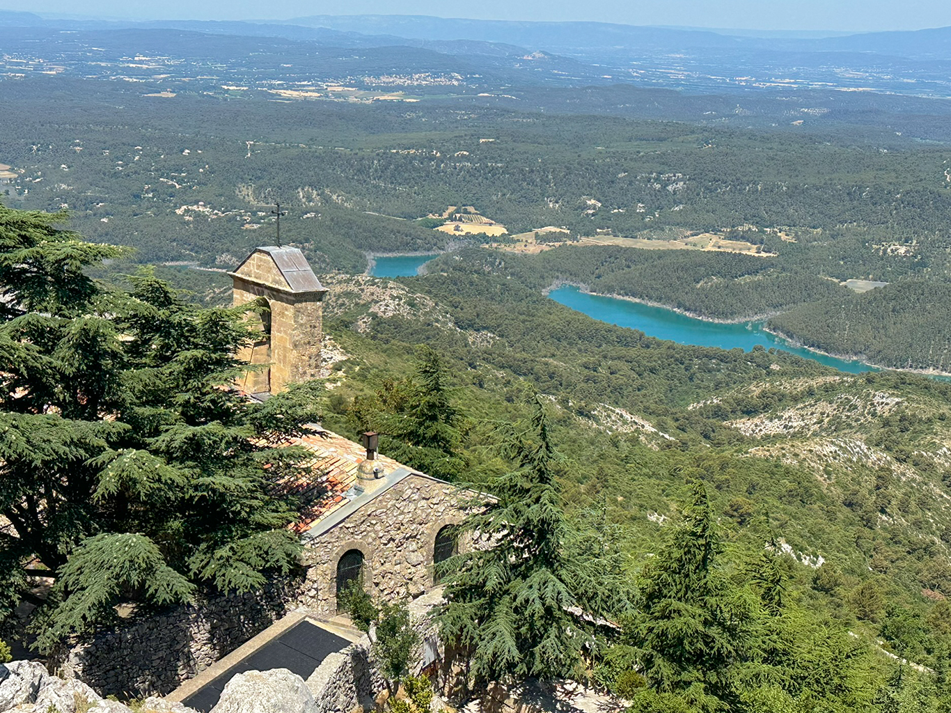 Výhledy do krajiny z vrcholu Montagne Sainte Victoire