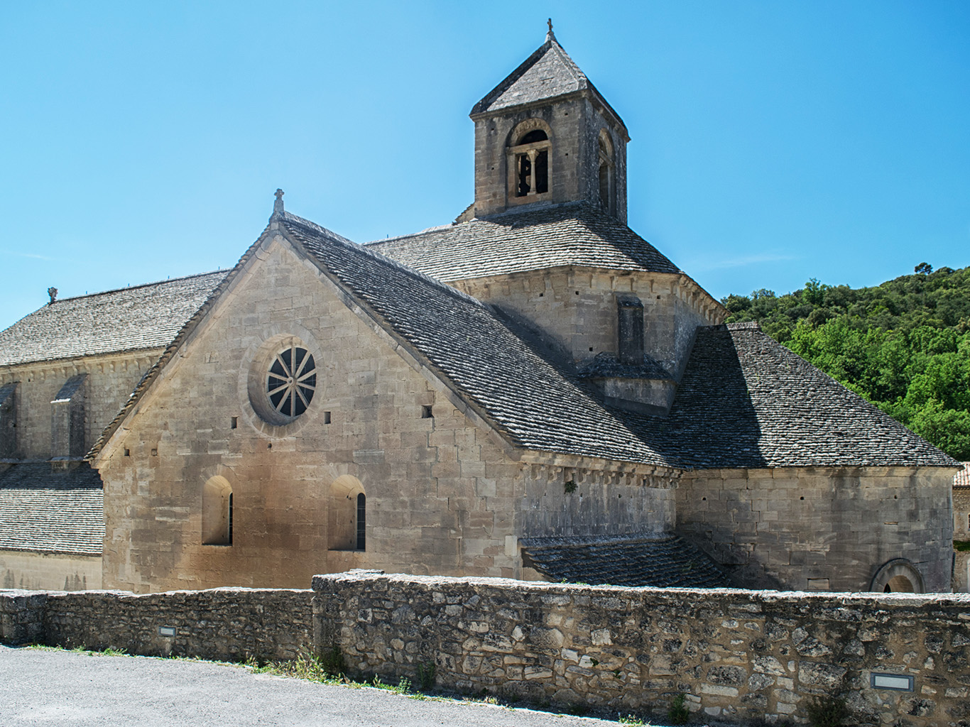 Románská kaple cisterciáckého kláštera Sénanque