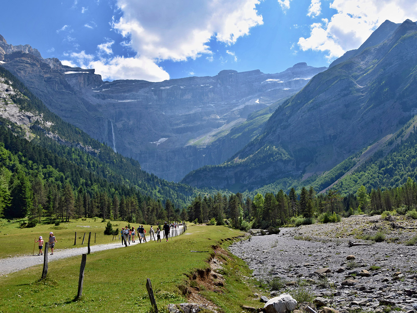 Cirque de Gavarnie a 422 m vysoký vodopád