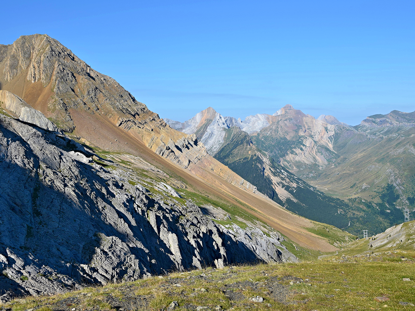 Panorama vrcholků v národním parku Ordesa y Monte Perdido