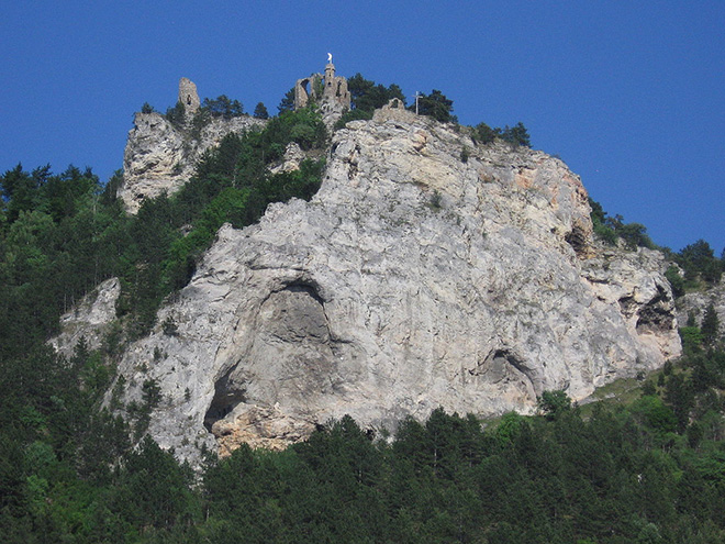 Pohled na výstupovou stěnu Pittentaler klettersteig