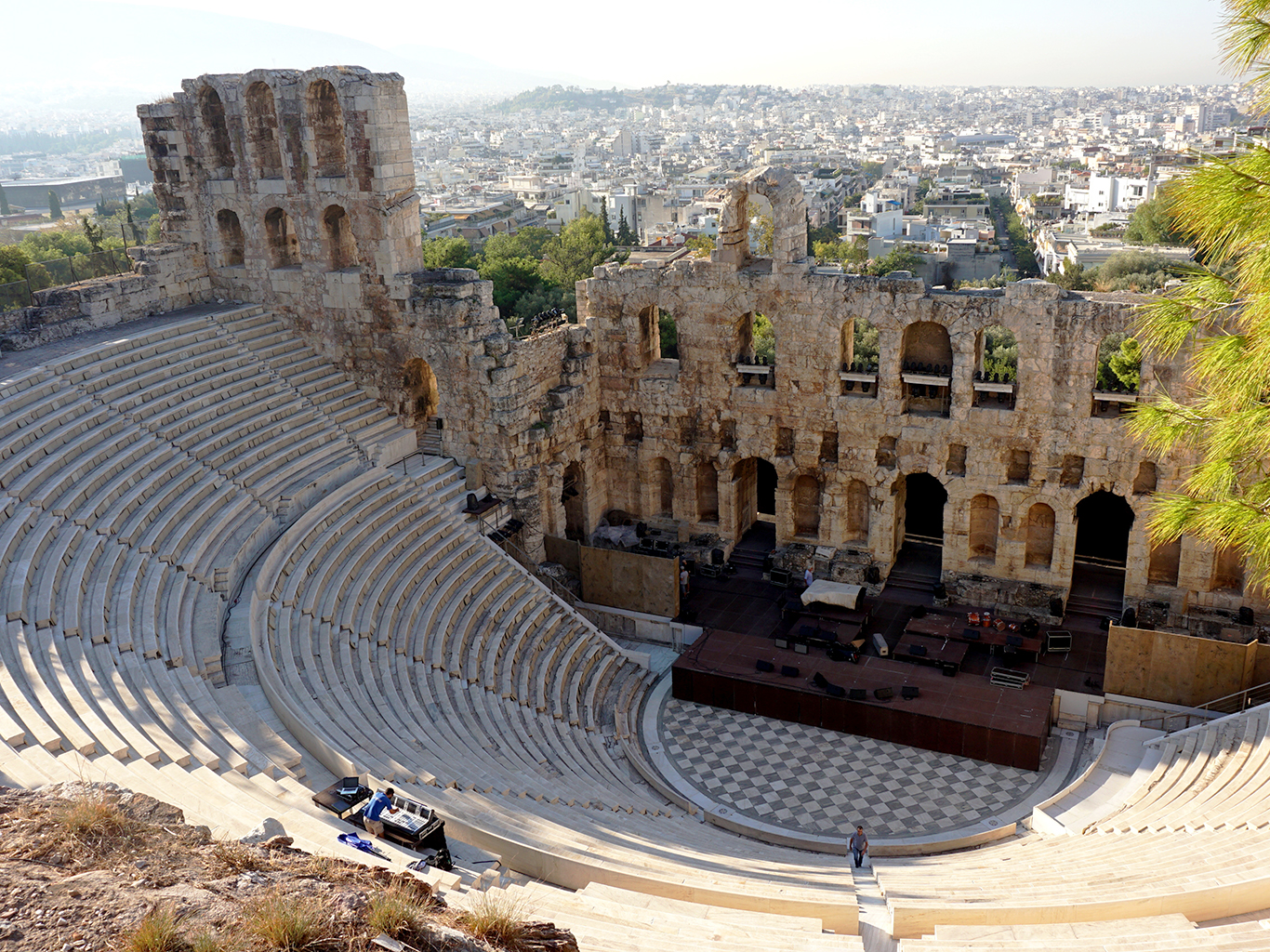 Zrestaurované kamenné divadlo Heróda Attika pod aténskou Akropolí