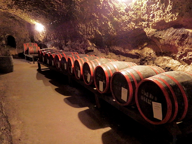Vinné sklípky v městečku Melnik skrývají vyhlášené červené víno