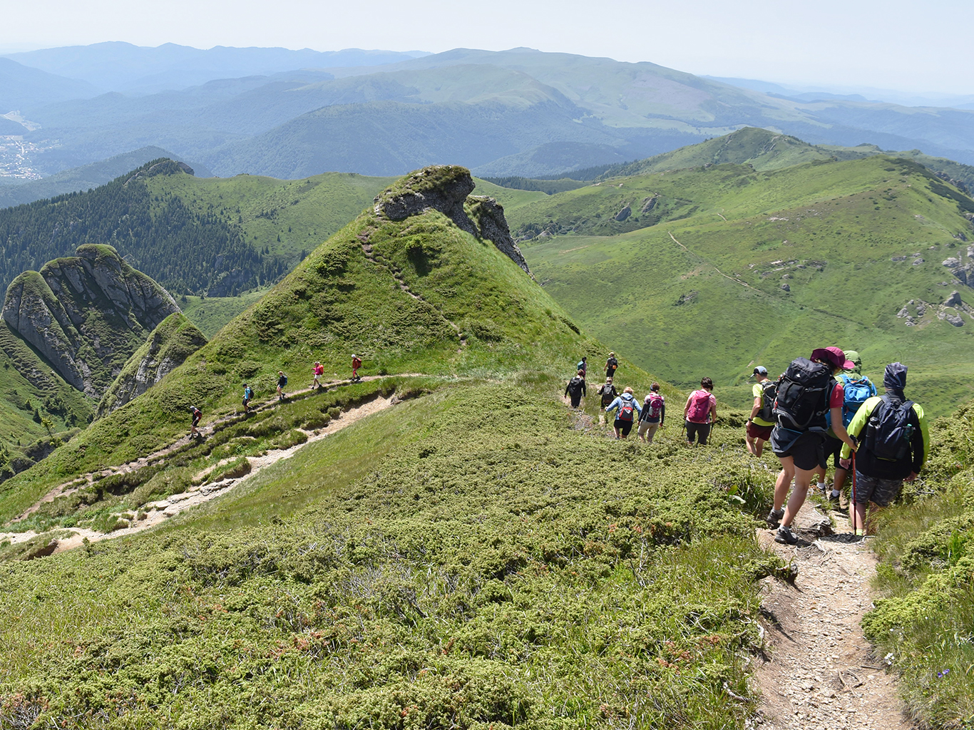 Sestup v pohoří Ciucaş, které je tvořené převážně vápencem a slepencem