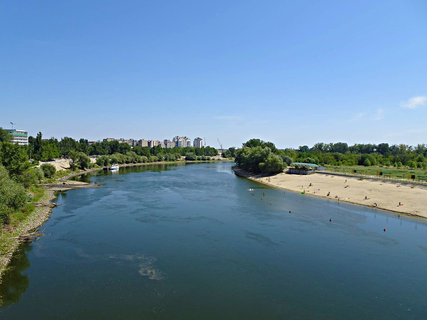 Majestátní řeka Dněstr po většinu toku odděluje separatistické Podněsteří