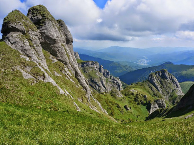 Pohoří Ciucaş tvoří usazené horniny, převážně vápenec a slepenec