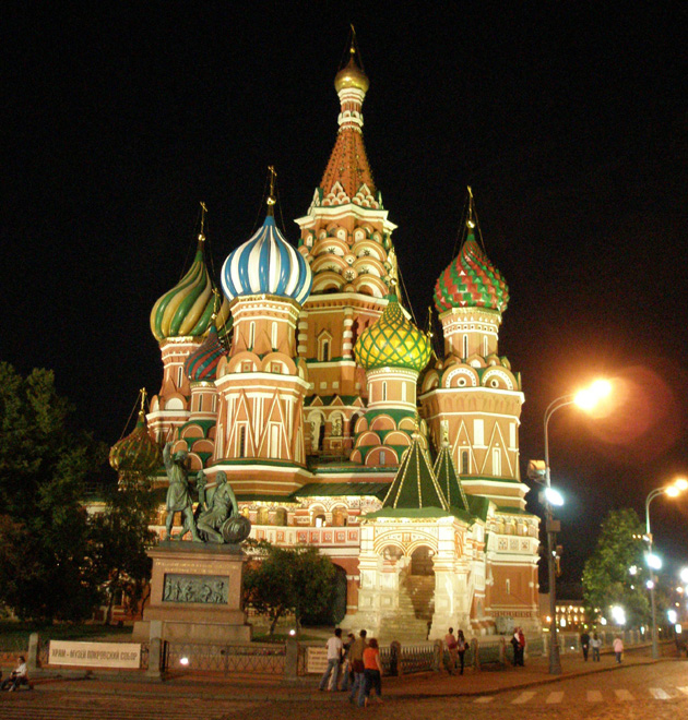 Noční chrám Vasila Blaženého v Moskvě