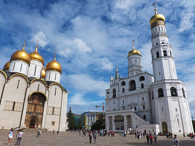Uspenský chrám a zvonice Ivana Velikého v moskevském Kremlu