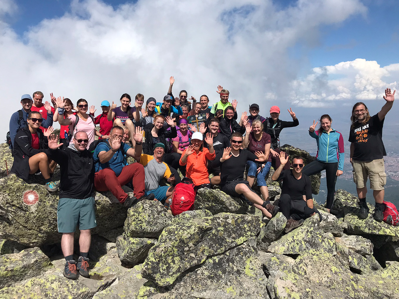Radost po dosažení vrcholu Stiv v národním parku Pelister
