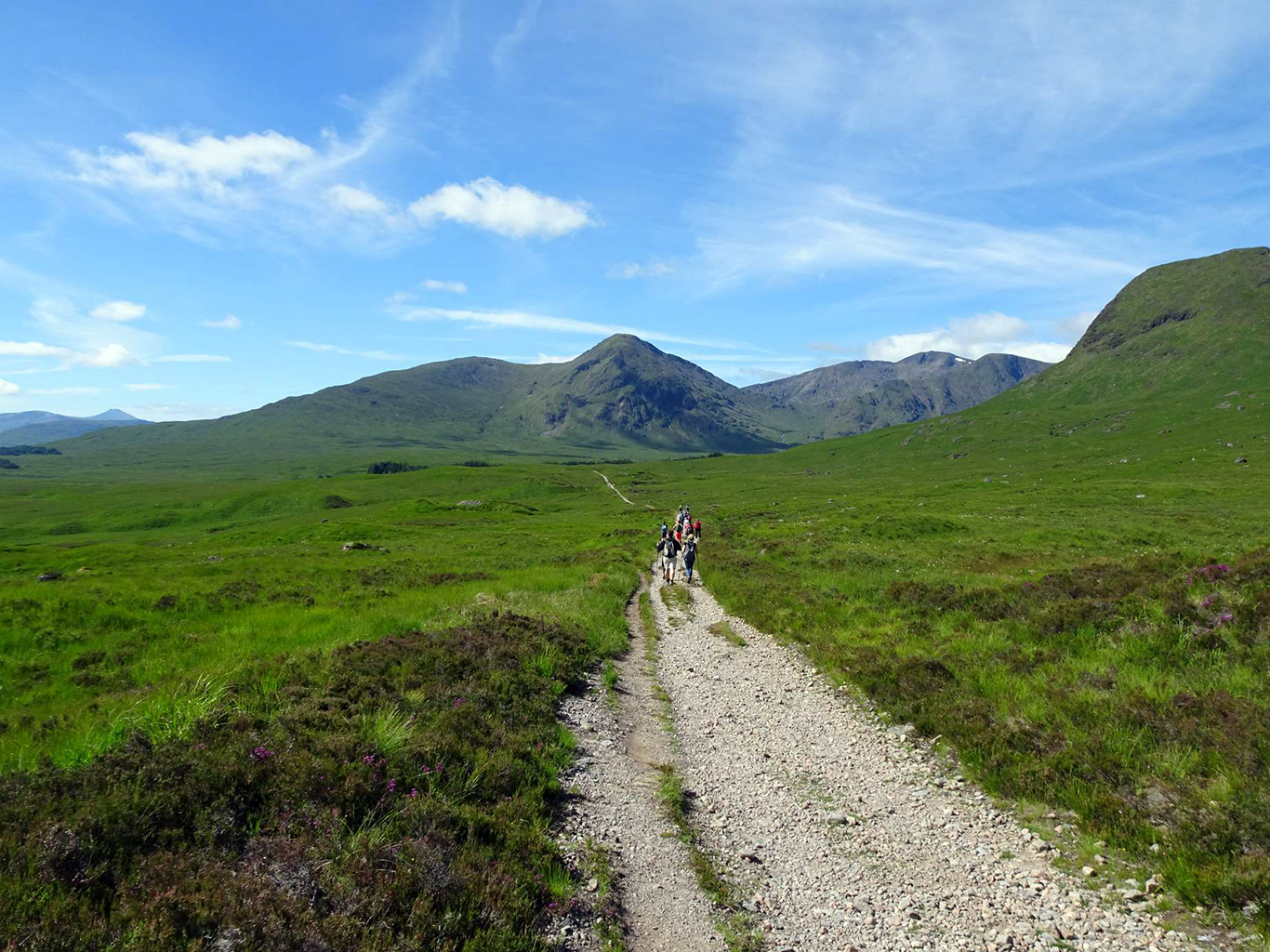 Turistická dálková trasa West Highland Way má délku zhruba 155 km
