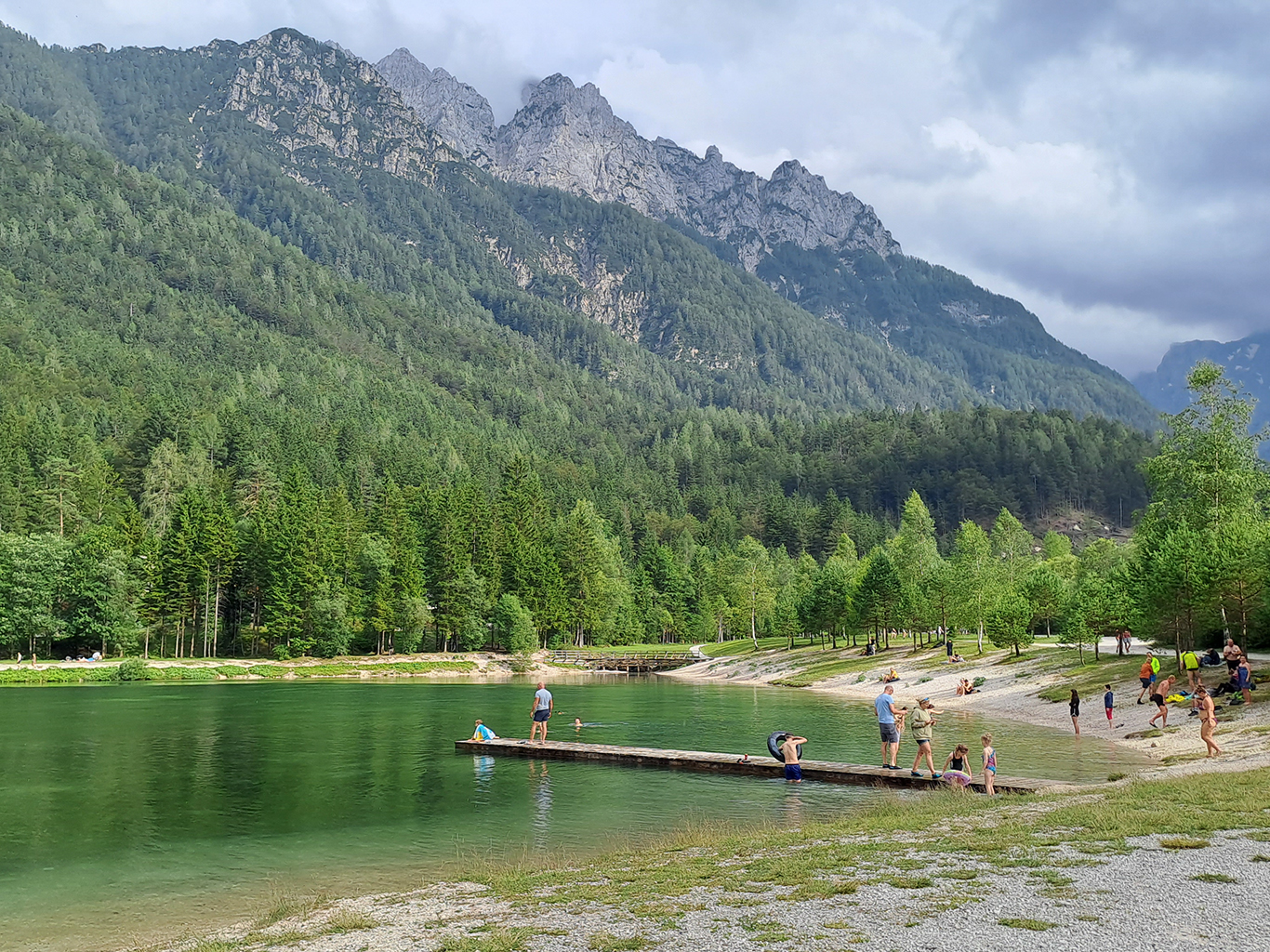 Fotogenické jezero Jasna u Kranjské Gory